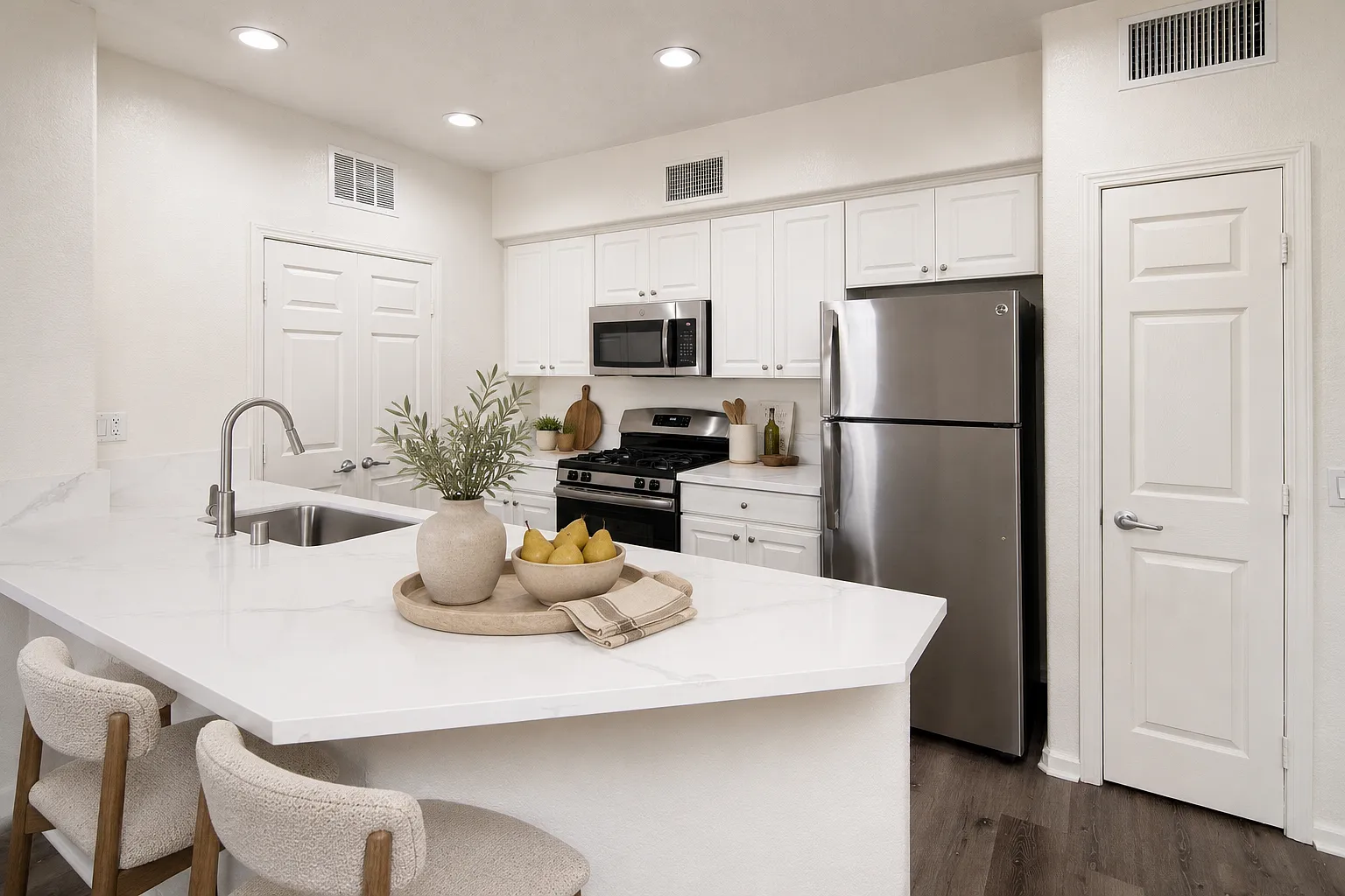 Portofino Apartments Mission Valley — Photo 2
