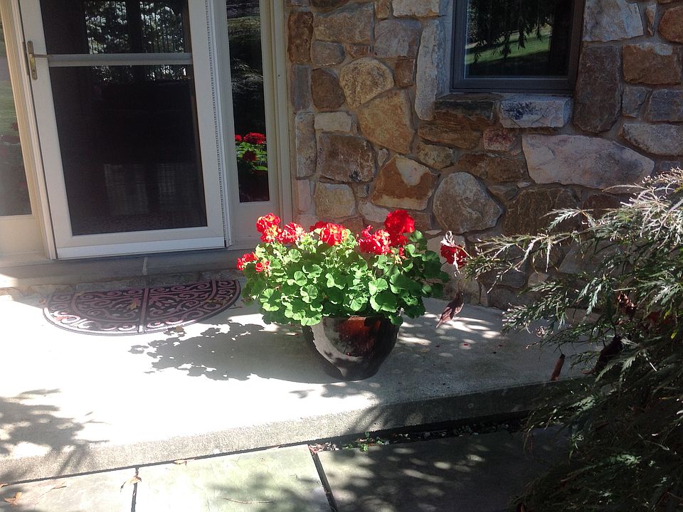 1st image of 368 Harshaw Dr