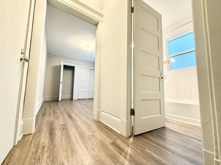 814 Columbia St — Photo 15