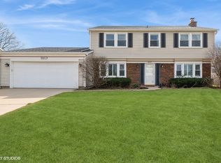 907 Plum Grove Cir, Buffalo Grove, IL 60089