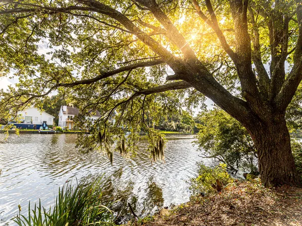 713 Lake Frances Dr, Charleston, SC 29412