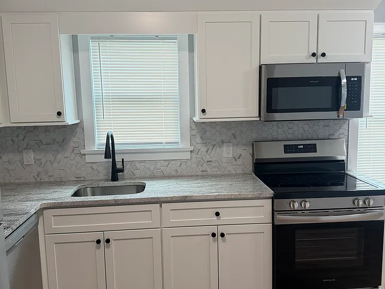 1623 Kenneth Ave — Photo 3