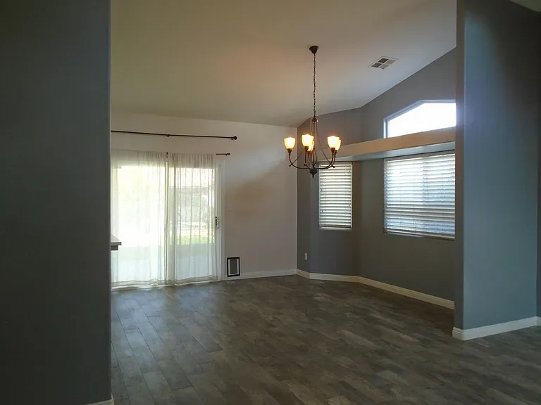 12506 Andes Ave — Photo 4