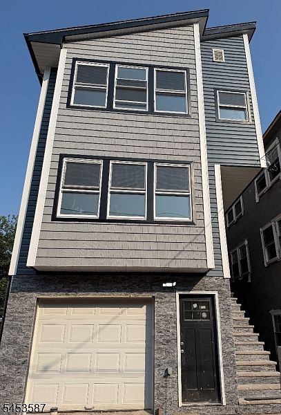 1st image of 256 Ellis Ave