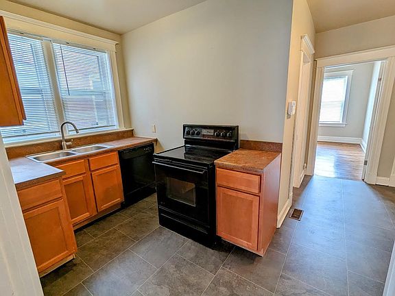4th image of 3214 Magnolia Ave #1E