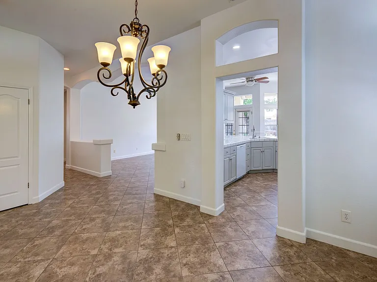 5508 W Bluff Ave — Photo 6