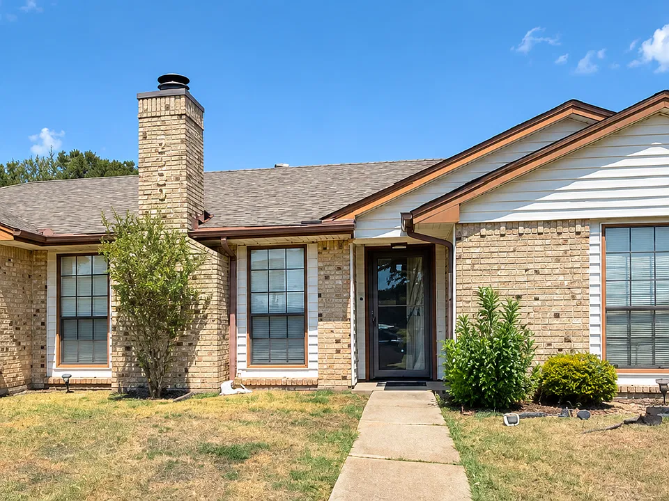 3209 Poteet Dr