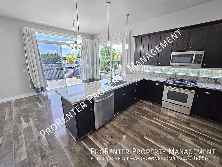 1308 E Maple Way — Photo 6