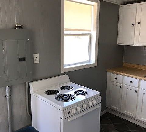 Kitchen (Stove Included)