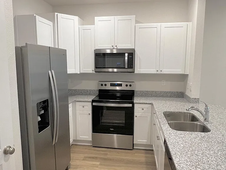 1736 Jakes Dr — Photo 3