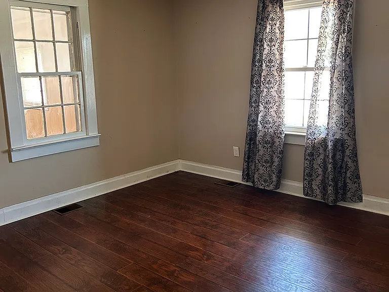 811 N Main St — Photo 7