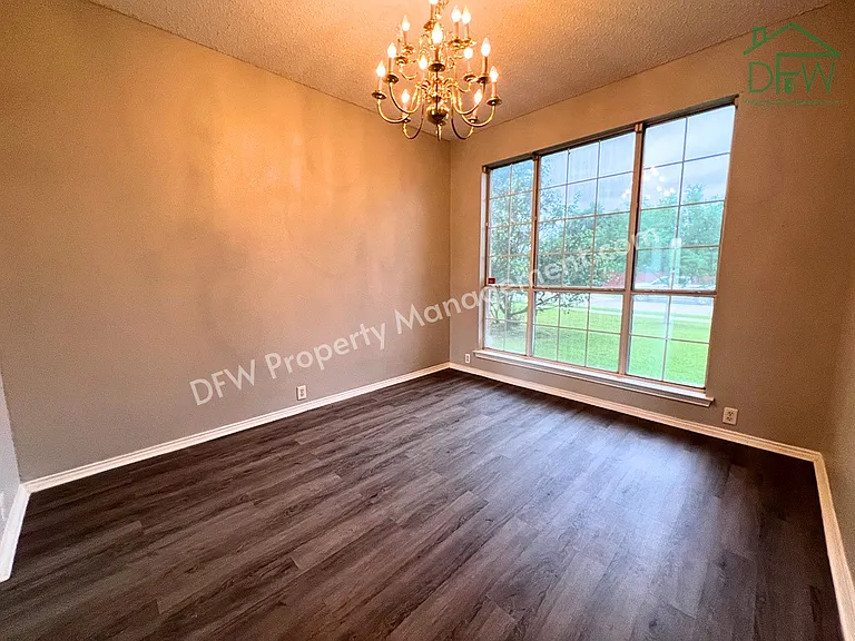 2805 Crater Lake Ln — Photo 4