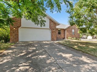 3505 W Cardinal Dr, Springfield, MO 65810