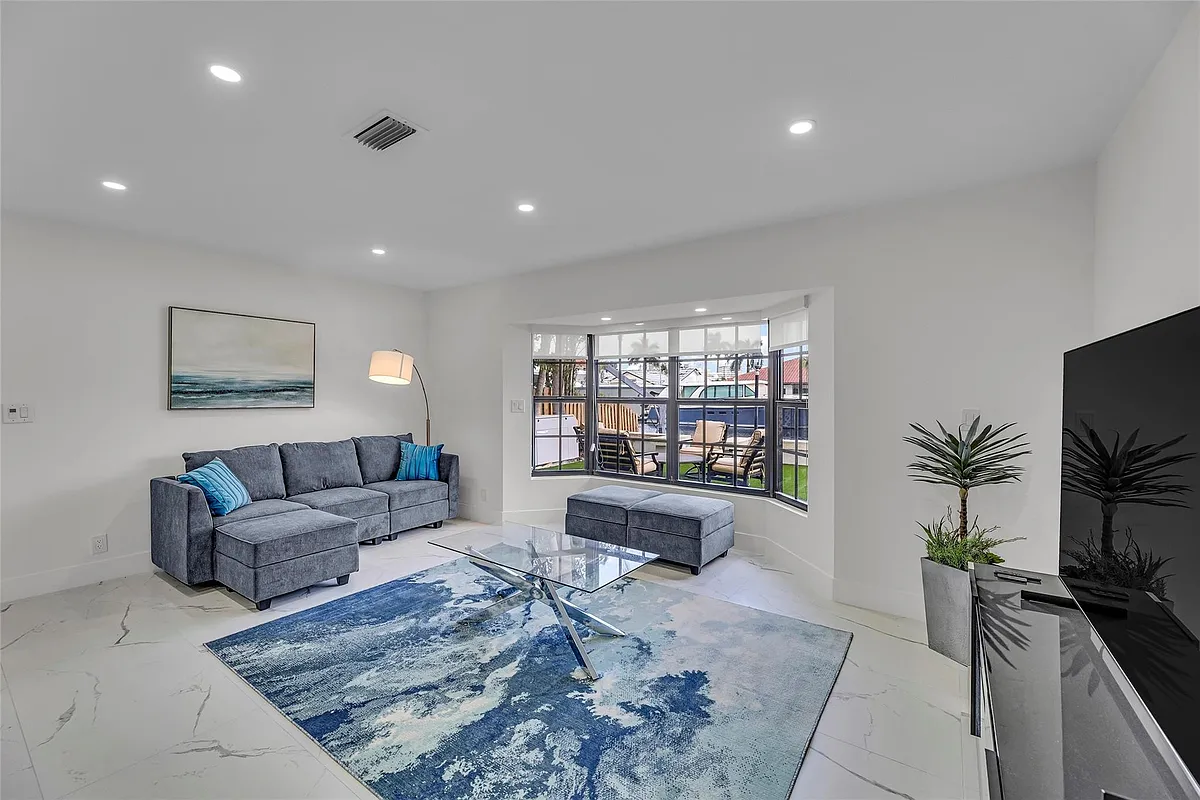 Building Photo - 616 3rd Key Dr