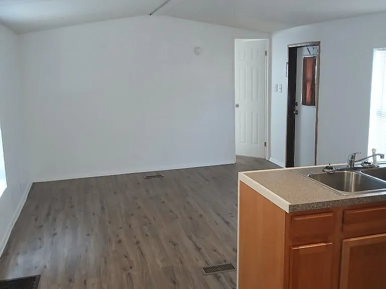 104 Ash St — Photo 9