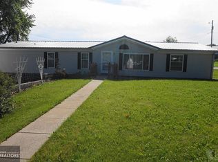 227 E 5th Ave, Dedham, IA 51440