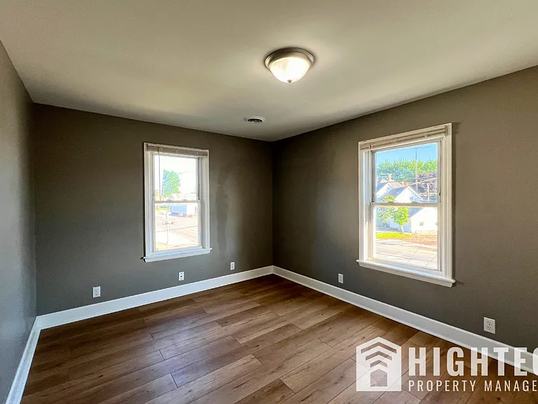 219 E McPherson Hwy — Photo 3