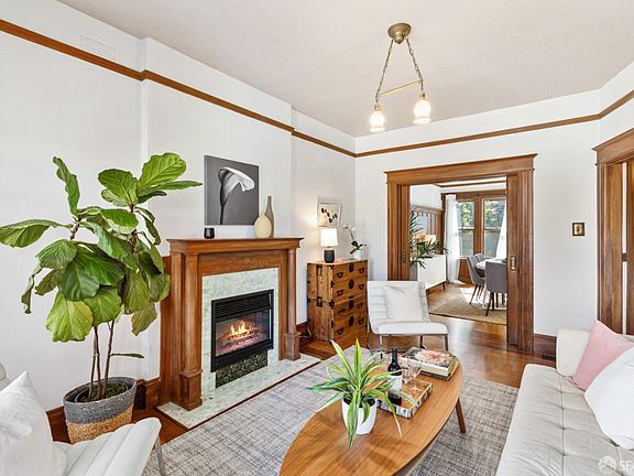 3rd image of 205 Elsie St