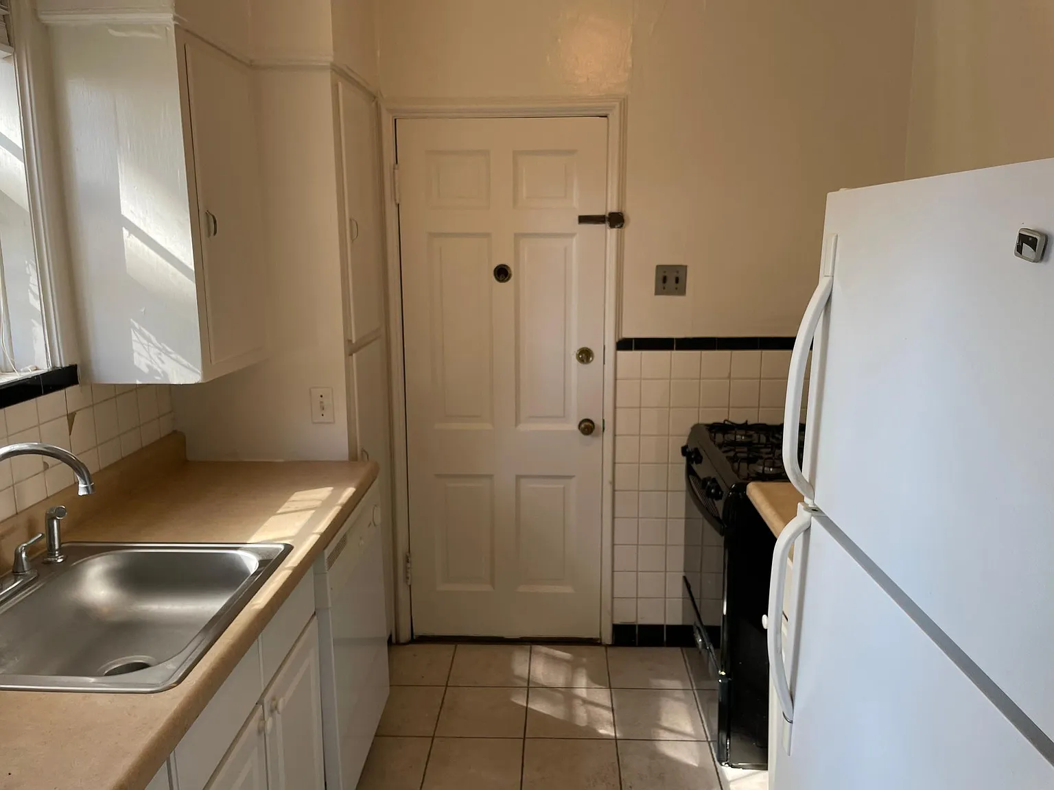 1 bed, 800 sqft, $1,150 — Photo 4