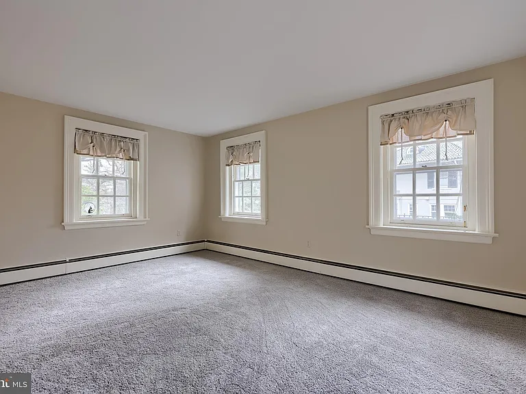 226 E Caracas Ave — Photo 48