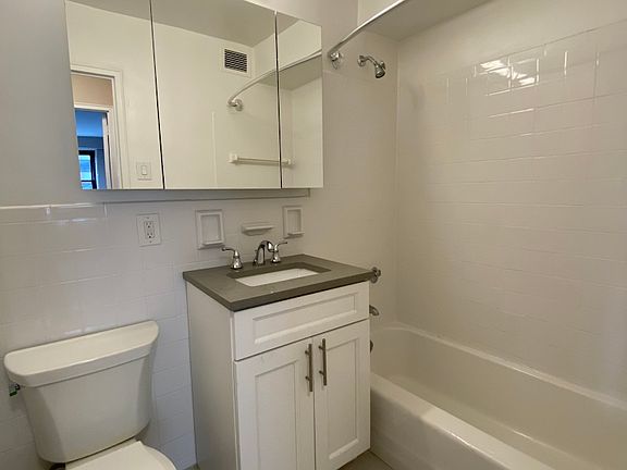 5th image of 305 E 86th St APT 5LW