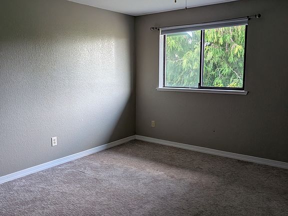 2nd image of 1505 Sunset Pl #A