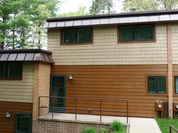 E1280 County Road Q APT 6, Waupaca, WI 54981