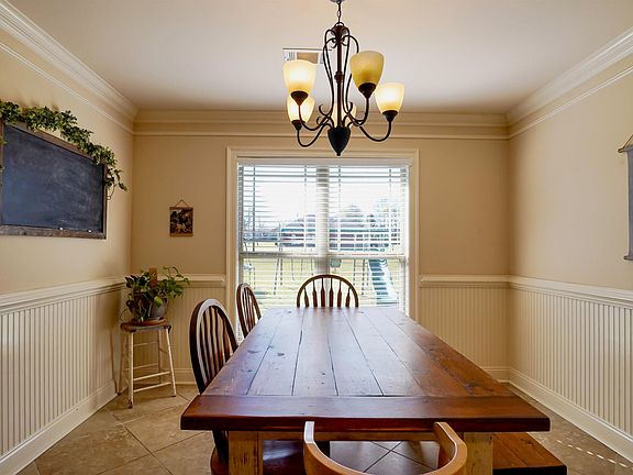 5th image of 2465 Fox Ridge Dr