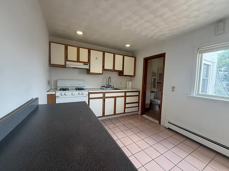 91 Webster St #2R — Photo 10