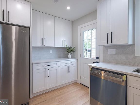 5th image of 6233 Addison Rd