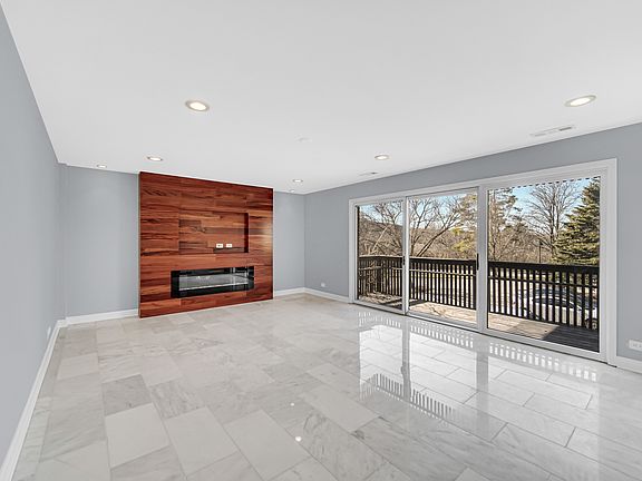 3rd image of 1915 Tanglewood Dr APT 2D