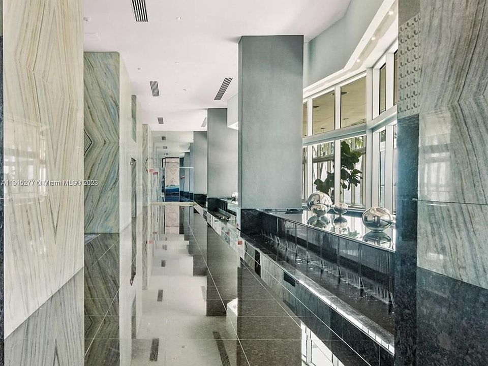 1st image of 325 Biscayne Blvd APT 823