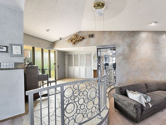 Spacious Foyer w/ Piano