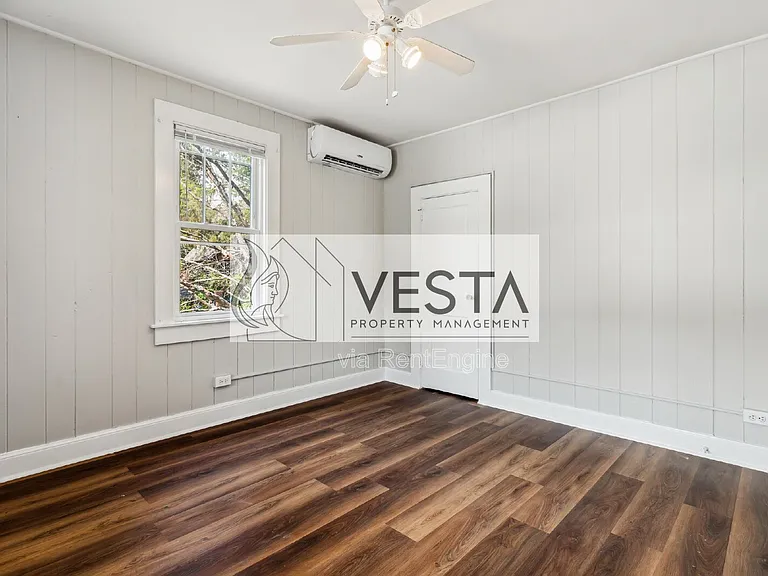 4 Farrwood Ave #8 — Photo 28
