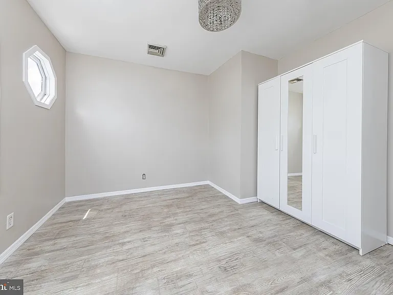 1304 Clearbrook Ave — Photo 9