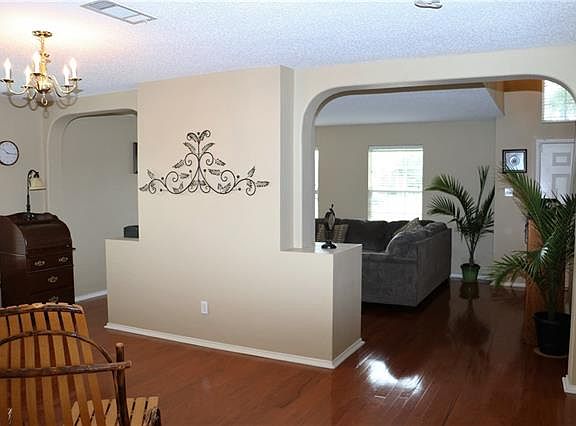 3rd image of 1109 Centennary Dr