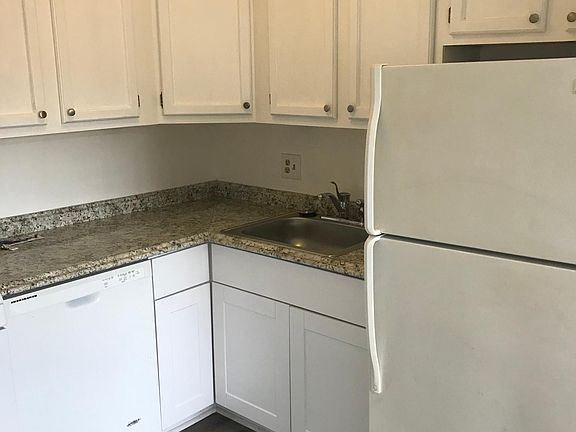 3rd image of 1519 S George Mason Dr APT 23