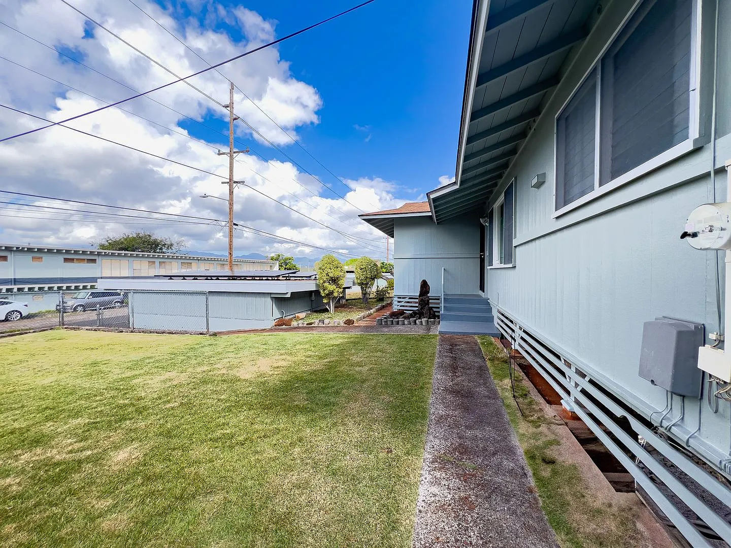 Renovated 3br/ 2.5bath House In Pearl City! — Photo 4