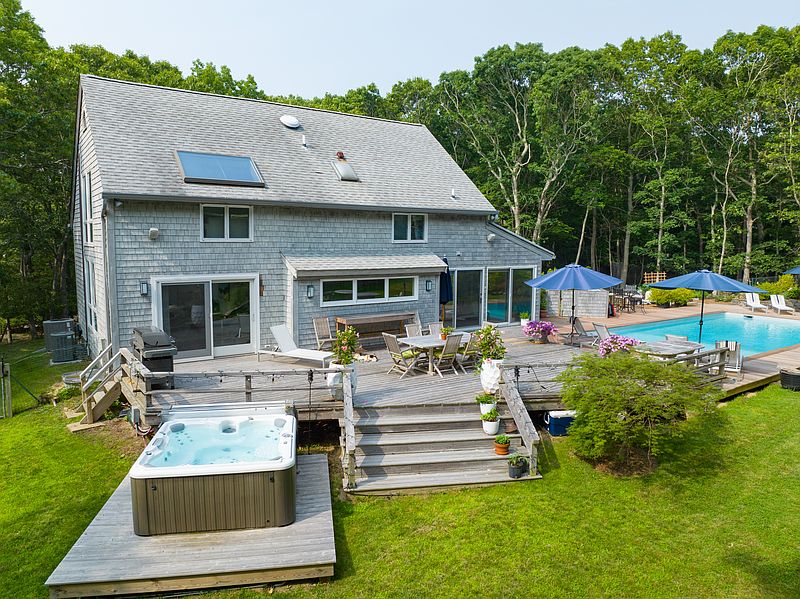 10 Crows Nest Cir, Southampton, NY 11968 | Out East