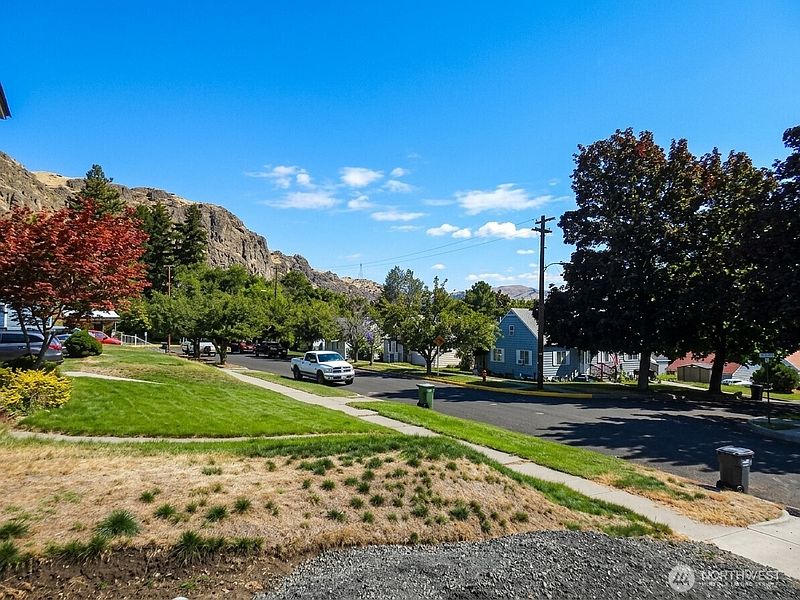 2nd image of 308 Stevens Avenue