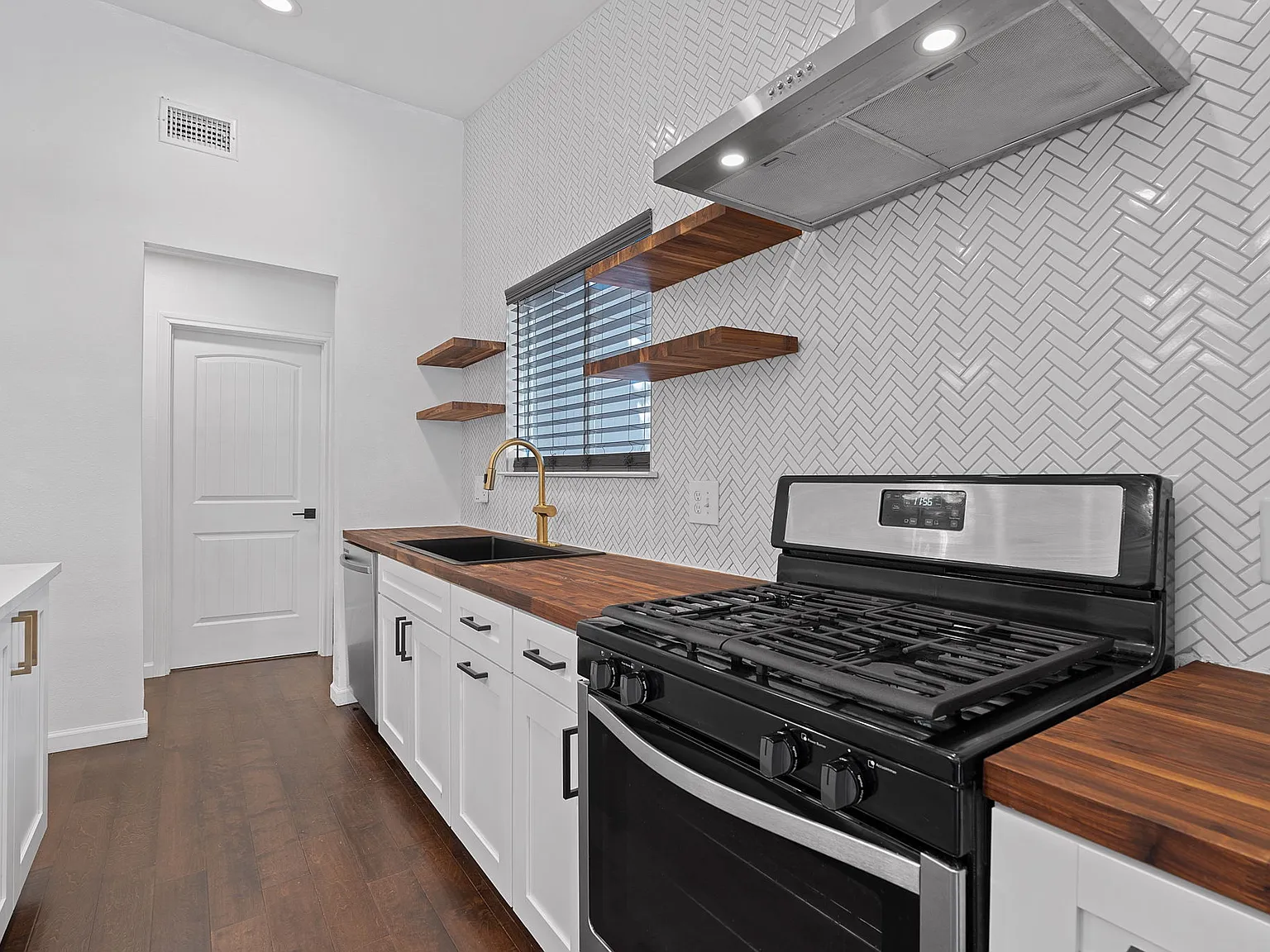 6601 Branchwood Dr — Photo 2