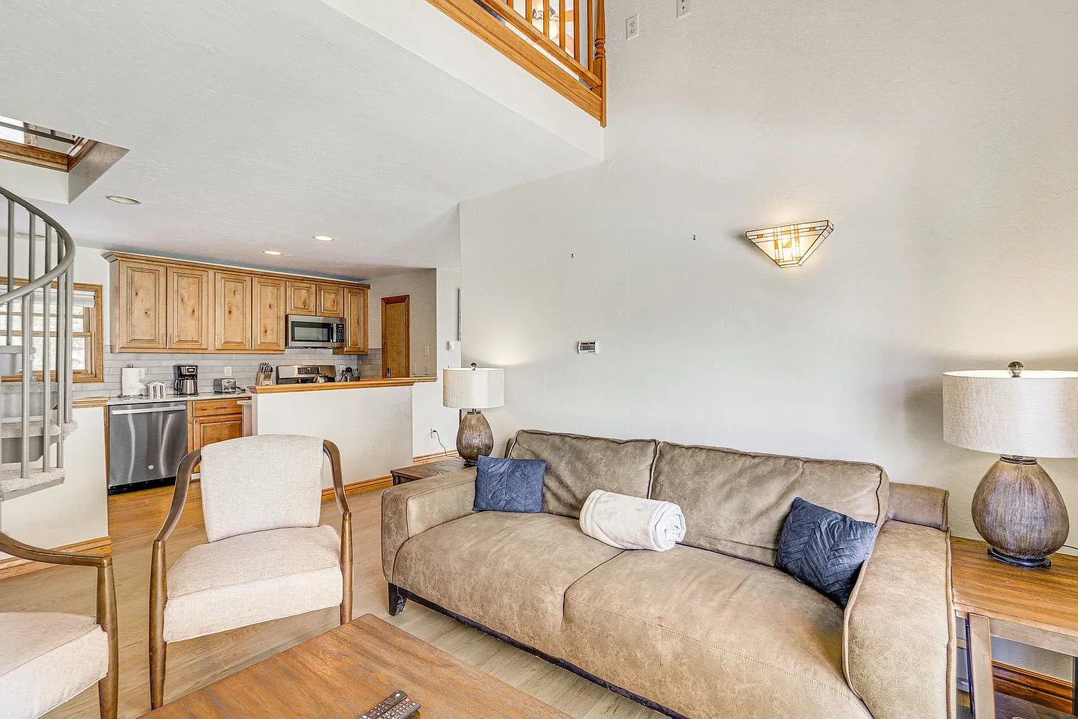 3 bed, 2.0 bath, 1313 sqft, $7,429 — Photo 1