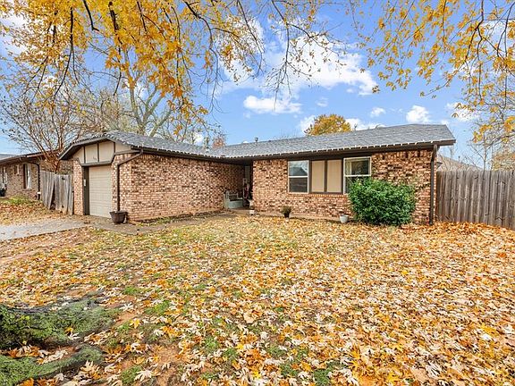 3rd image of 609 W Carson Dr