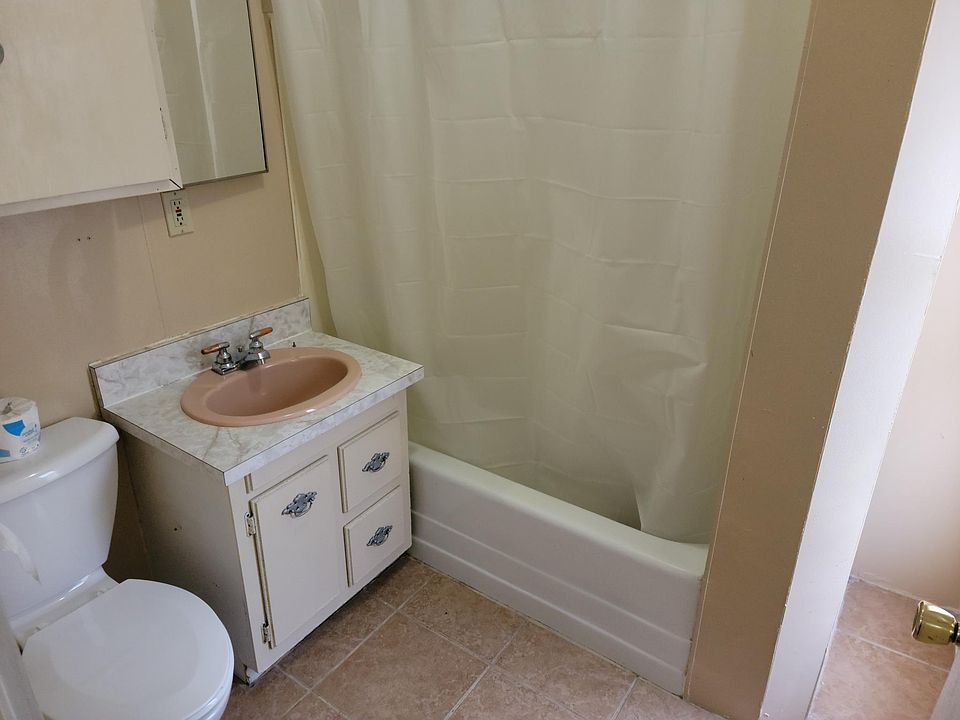 2nd image of 114 E Main St #3