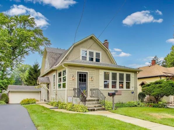 634 N Prairie Ave, Mundelein, IL 60060