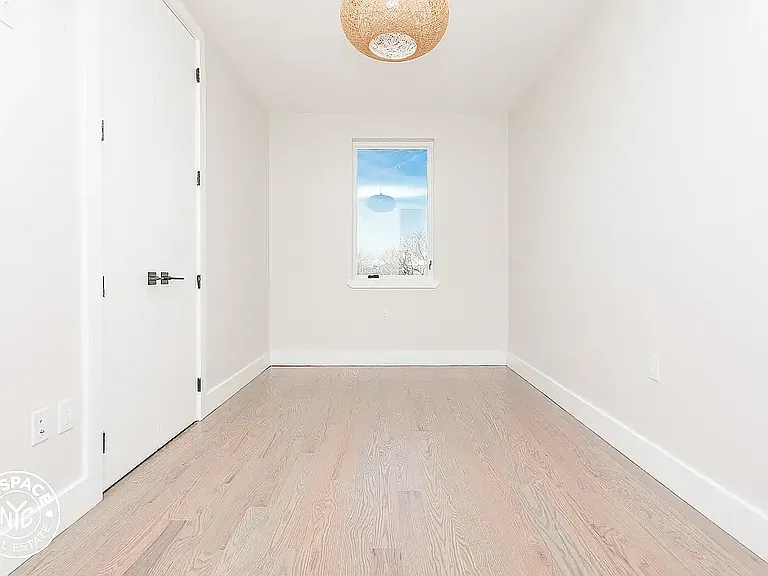 987 Rogers Ave #4D — Photo 2