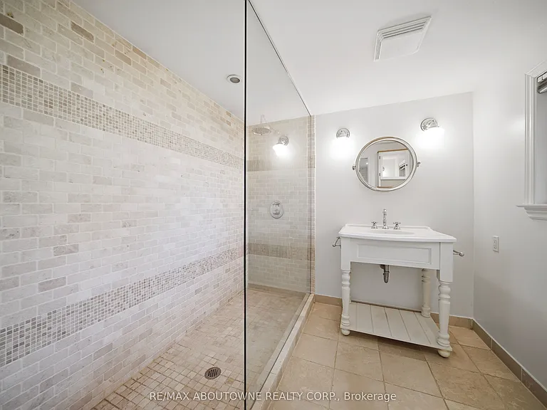 481 Anthony Dr — Photo 25