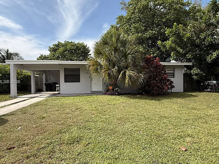 1525 NW 18th Ct — Photo 1