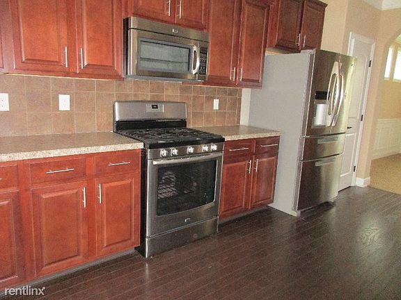 5th image of 2121 Marigold St