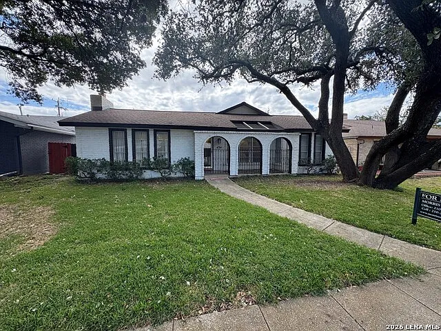 3 bed, 2.0 bath, 2049 sqft, $1,895 — Photo 2